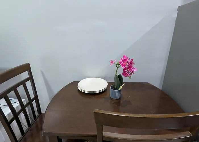 Miya's Crib Staycation B 3* Manila